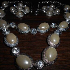 HANGING NECKLACE SET, SILVER TONE